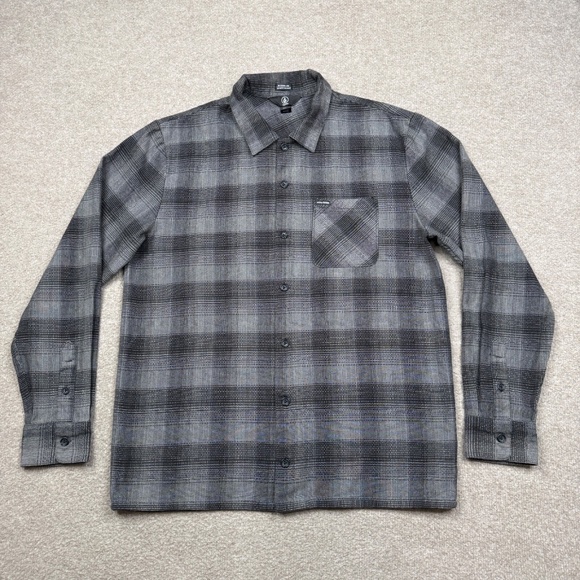 Volcom Button Up Shirt Flannel Men's Size M Black Plaid Long Sleeve Modern Fit - Picture 1 of 7
